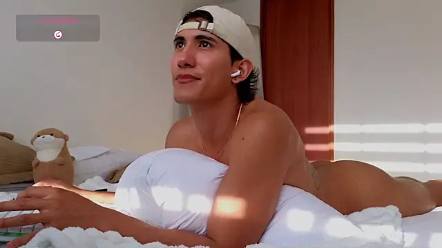 Snapshot of emilio_rivs chatting on 02-21-26, 10:01 emilio rivs online show from 02-21-26, 10:01