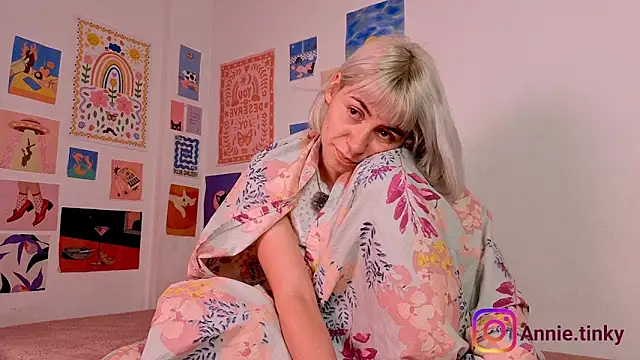 annieTinky0 online show from 02-24-26, 12:33
