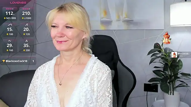 Snapshot of Julie_Lucas chatting on 07-02-26, 12:11 Julie Lucas online show from 07-02-26, 12:11