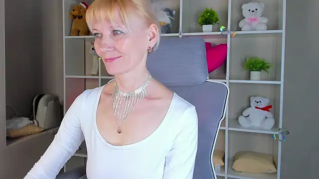 Julie Lucas online show from 04-01-26, 12:46