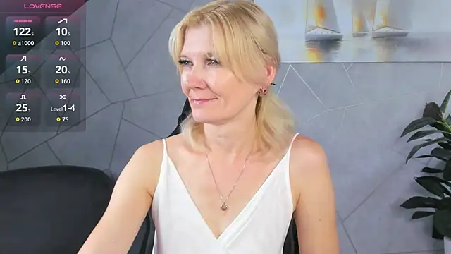 Snapshot of Julie_Lucas chatting on 07-23-26, 12:24 Julie Lucas online show from 07-23-26, 12:24
