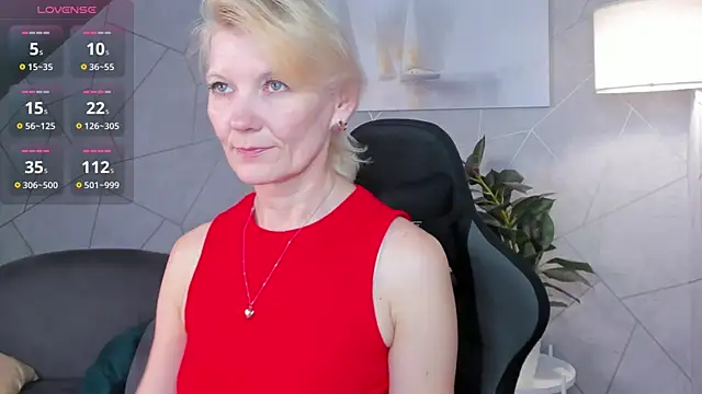 Snapshot of Julie_Lucas chatting on 06-22-26, 11:57 Julie Lucas online show from 06-22-26, 11:57