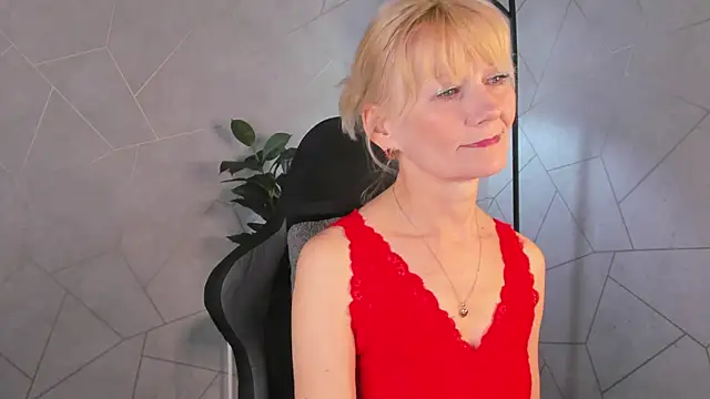 Snapshot of Julie_Lucas chatting on 05-14-26, 12:07 Julie Lucas online show from 05-14-26, 12:07