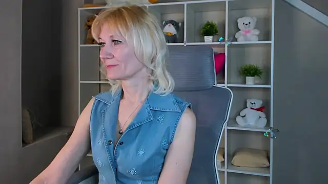 Julie Lucas online show from 04-10-26, 12:39