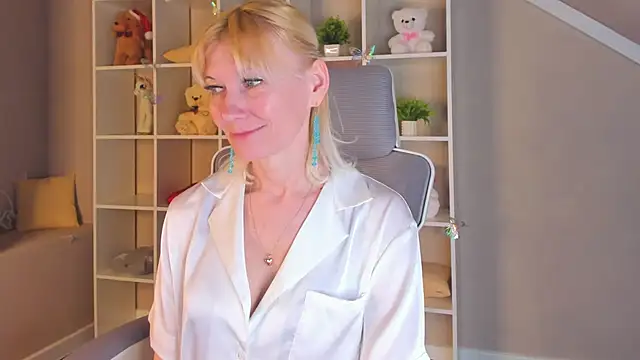 Julie Lucas online show from 04-15-26, 12:38