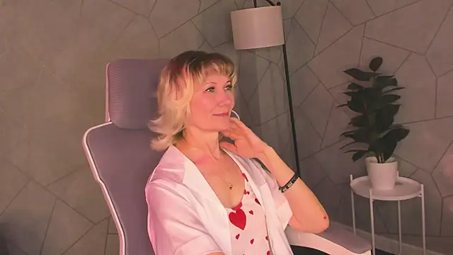 Julie Lucas online show from 03-23-26, 08:36