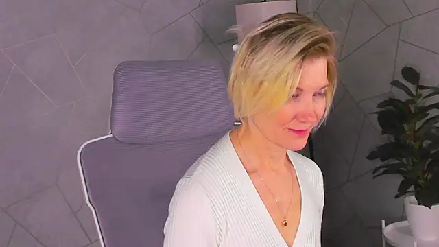 Julie Lucas online show from 03-20-26, 12:44