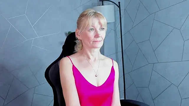 Snapshot of Julie_Lucas chatting on 05-18-26, 12:00 Julie Lucas online show from 05-18-26, 12:00