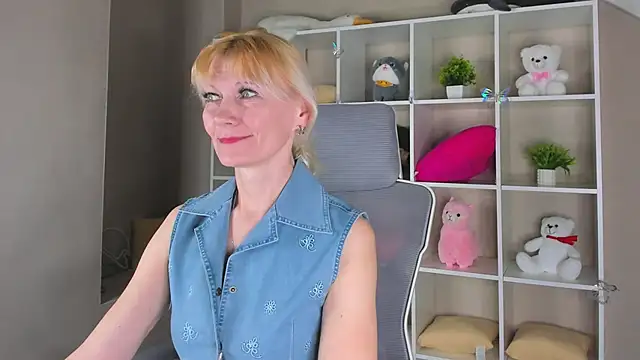 Julie Lucas online show from 04-14-26, 12:26