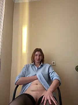 Snapshot of _Crystal_2 chatting on 02-20-26, 02:30 Crystal 2 online show from 02-20-26, 02:30