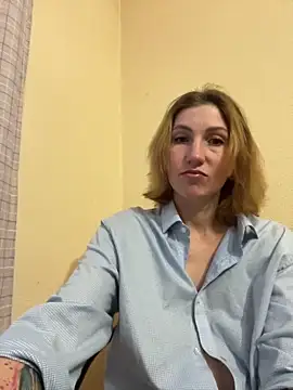 Snapshot of _Crystal_2 chatting on 02-11-26, 03:12 Crystal 2 online show from 02-11-26, 03:12