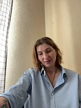 Snapshot of _Crystal_2 chatting on 02-05-26, 09:38 Crystal 2 online show from 02-05-26, 09:38