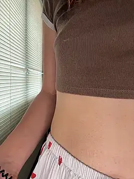 Snapshot of eyes00n chatting on 01-15-26, 04:27 eyes00n online show from 01-15-26, 04:27