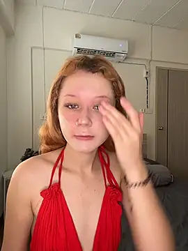 Snapshot of eyes00n chatting on 01-14-26, 09:13 eyes00n online show from 01-14-26, 09:13