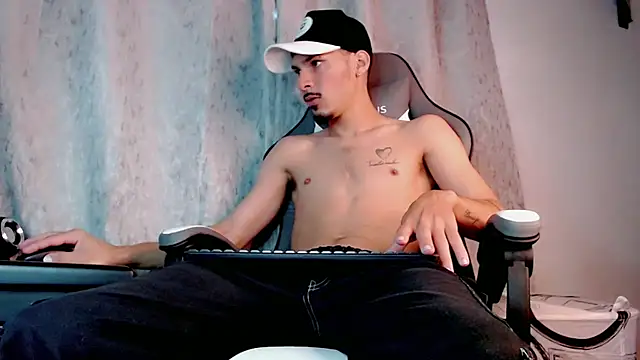 Snapshot of Yankees_xxx chatting on 06-14-26, 12:06 Yankees xxx online show from 06-14-26, 12:06