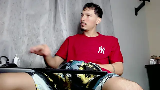 Snapshot of Yankees_xxx chatting on 05-09-26, 12:52 Yankees xxx online show from 05-09-26, 12:52