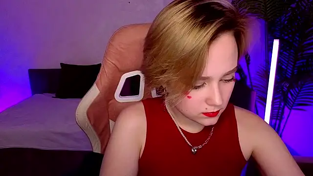 Ellie Heavenly online show from 02-10-26, 08:24