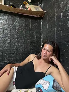 Snapshot of HugeAgatha chatting on 02-25-26, 03:56 HugeAgatha online show from 02-25-26, 03:56