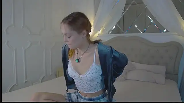 AvaLarson online show from 02-04-26, 01:17