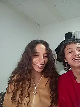 Snapshot of AlexxaAndRileyy chatting on 05-25-26, 03:55 AlexxaAndRileyy online show from 05-25-26, 03:55