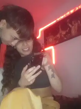 Snapshot of AlexxaAndRileyy chatting on 02-06-26, 01:07 AlexxaAndRileyy online show from 02-06-26, 01:07