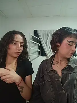 Snapshot of AlexxaAndRileyy chatting on 05-08-26, 04:16 AlexxaAndRileyy online show from 05-08-26, 04:16