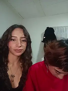 Snapshot of AlexxaAndRileyy chatting on 05-15-26, 03:37 AlexxaAndRileyy online show from 05-15-26, 03:37
