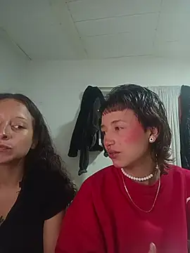 Snapshot of AlexxaAndRileyy chatting on 05-17-26, 04:34 AlexxaAndRileyy online show from 05-17-26, 04:34