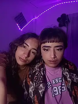 Snapshot of AlexxaAndRileyy chatting on 06-05-26, 05:34 AlexxaAndRileyy online show from 06-05-26, 05:34