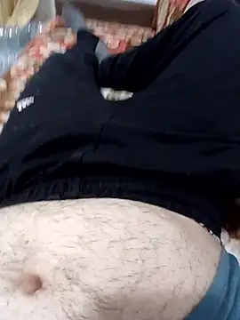 Snapshot of madalin80 chatting on 01-12-26, 07:53 madalin80 online show from 01-12-26, 07:53