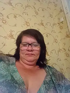 Snapshot of NysiOlsen chatting on 06-17-26, 04:28 NysiOlsen online show from 06-17-26, 04:28