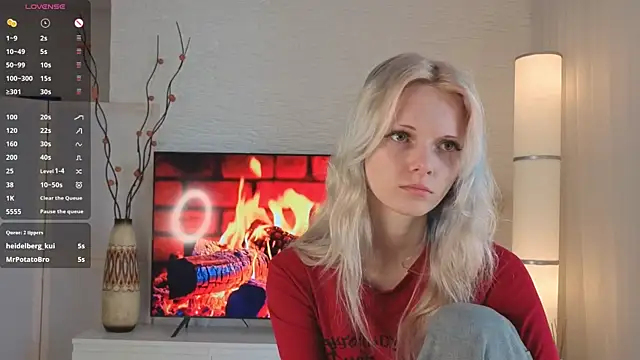 Snapshot of JuanaSumma chatting on 05-31-26, 06:08 JuanaSumma online show from 05-31-26, 06:08