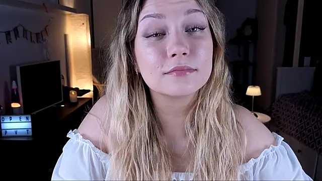 Snapshot of missyourtouch chatting on 05-13-26, 07:43 missyourtouch online show from 05-13-26, 07:43