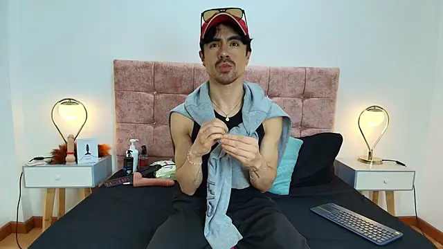 Ethan Briggs  online show from 04-17-26, 08:00