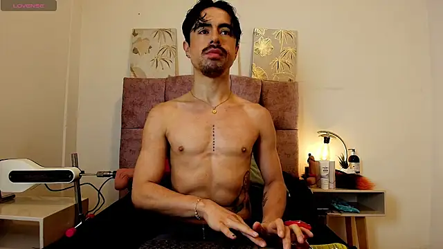 Ethan Briggs  online show from 04-10-26, 09:05