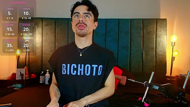 Ethan Briggs  online show from 03-25-26, 03:39