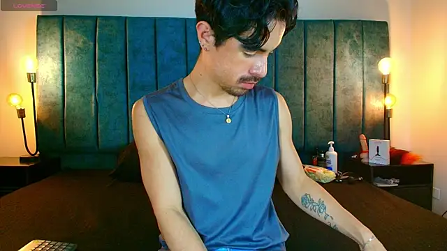 Ethan Briggs  online show from 04-24-26, 03:30
