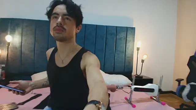 Ethan Briggs  online show from 03-08-26, 03:43