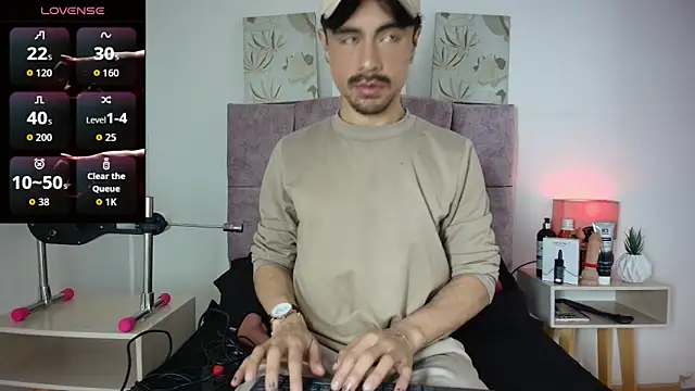 Ethan Briggs  online show from 03-11-26, 03:33