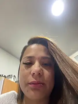 Snapshot of Pretty__Milf chatting on 03-27-26, 09:43 Pretty Milf online show from 03-27-26, 09:43