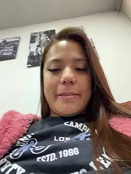 Snapshot of Pretty__Milf chatting on 04-05-26, 11:28 Pretty Milf online show from 04-05-26, 11:28