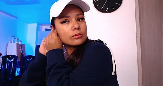 Pretty  Milf online show from 02-16-26, 02:27