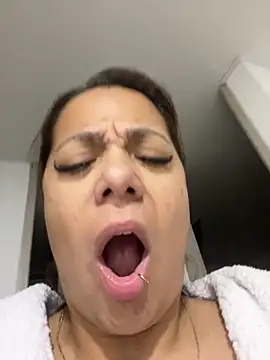 Snapshot of Pretty__Milf chatting on 03-09-26, 09:35 Pretty Milf online show from 03-09-26, 09:35