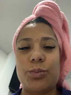 Snapshot of Pretty__Milf chatting on 03-28-26, 11:50 Pretty Milf online show from 03-28-26, 11:50