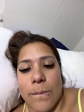 Snapshot of Pretty__Milf chatting on 04-05-26, 11:33 Pretty Milf online show from 04-05-26, 11:33