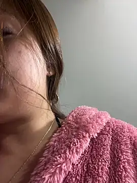 Snapshot of Pretty__Milf chatting on 03-22-26, 09:11 Pretty Milf online show from 03-22-26, 09:11