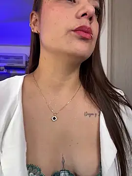 Snapshot of Pretty__Milf chatting on 04-07-26, 02:19 Pretty Milf online show from 04-07-26, 02:19