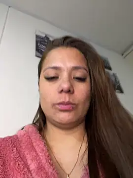 Snapshot of Pretty__Milf chatting on 04-15-26, 06:19 Pretty Milf online show from 04-15-26, 06:19