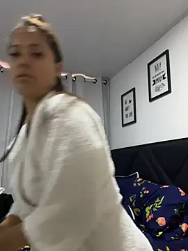 Snapshot of Pretty__Milf chatting on 03-31-26, 10:45 Pretty Milf online show from 03-31-26, 10:45