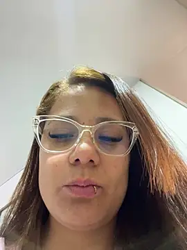 Pretty  Milf online show from 06-25-26, 02:33